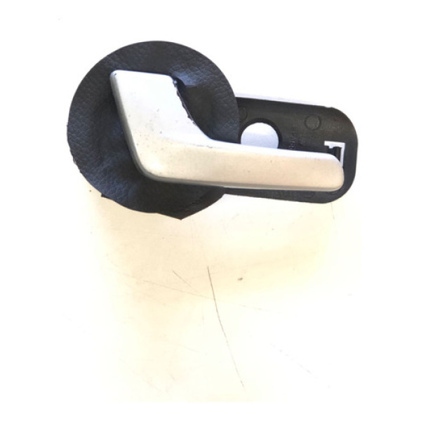 Macaneta Interna Dianteira Esquerda Strada  2008/10 C5120 Dianteira