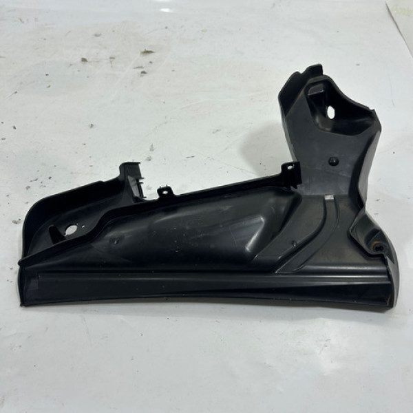 Moldura Direita Churrasqueira Bmw 120i 2.0 2014 A 2016 Preto