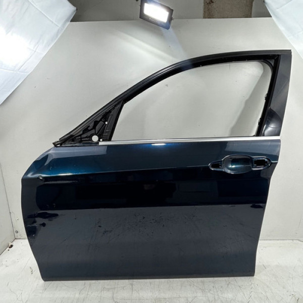 Porta Dianteira Esquerda Bmw 120i 2013 A 2015 2016 Detalhe Dianteira Esquerda Azul