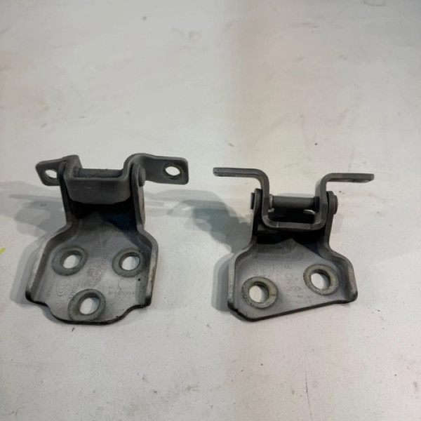 Dobradiça Porta Dianteira Esquerda Chery Qq 1.0 3cc 2015