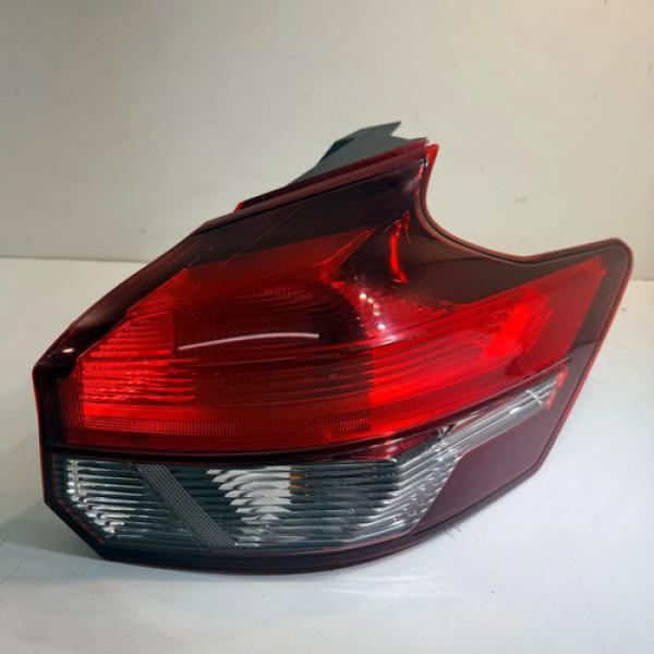 Lanterna Direita Nissan Kicks 2017 2018 2019 2020 Original Direito/passageiro Vermelho