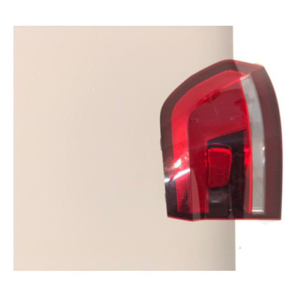 Lanterna Direita Vw Fox 2014 A 2019 5z0945096c C3695 Direito Vermelho