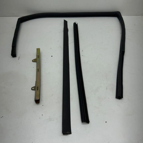 Kit Borracha Porta Traseira Esquerda Cherry Qq 2015 1.0 3cc Preto