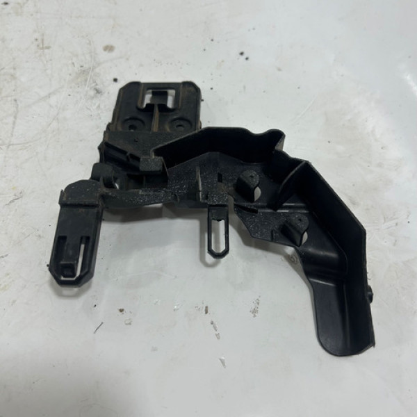 Suporte Fechadura Dianteira Esquerda Mercedes C200 2015 2018 Preto Dianteira