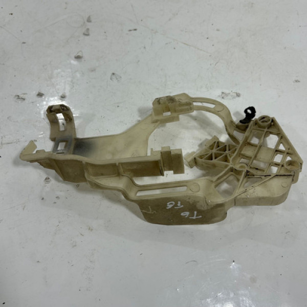 Suporte Fechadura Porta Traseira Esquerda Tiguan 2011 A 2013