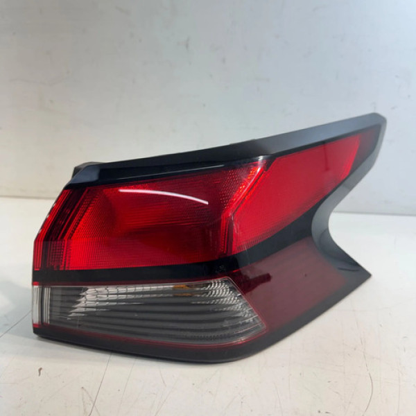 Lanterna Traseira Nissan Versa 2021 A 2023 Original Direita Direito/passageiro Vermelho