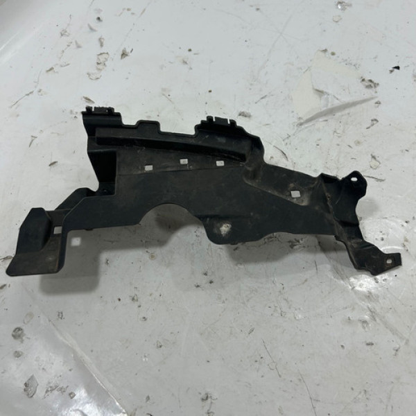 Suporte Parachoque Traseiro Esquerdo Mercedes C200 2015