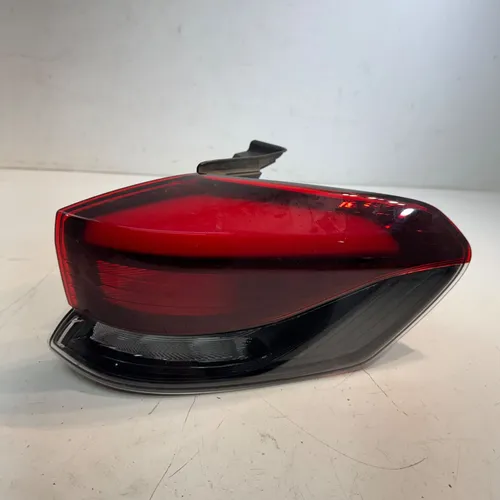 Lanterna Traseira Direita Fiat Pulse 2022 2023 2024 Original Direito/passageiro Vermelho
