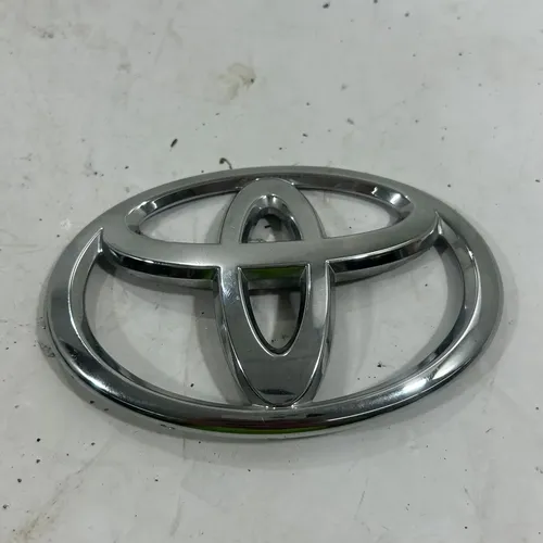 Emblema Grade Parachoque Dianteiro Toyota Etios 2015 A 2019 Cromado