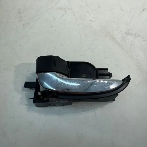 Maçaneta Interna Direita Toyota Etios 1.5 2013 A 2015 Preto Dianteira